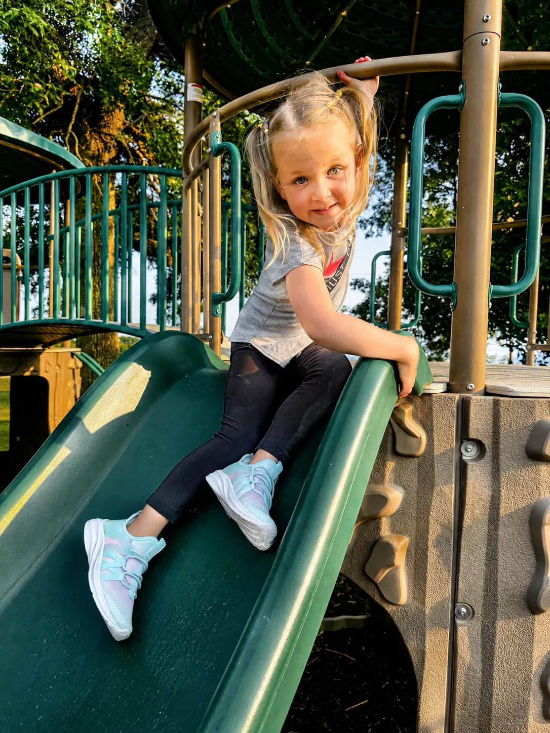 DREAM PAIRS Review: Girls Footwear For Every Mood! (+ Dream Pairs Coupon Code!).