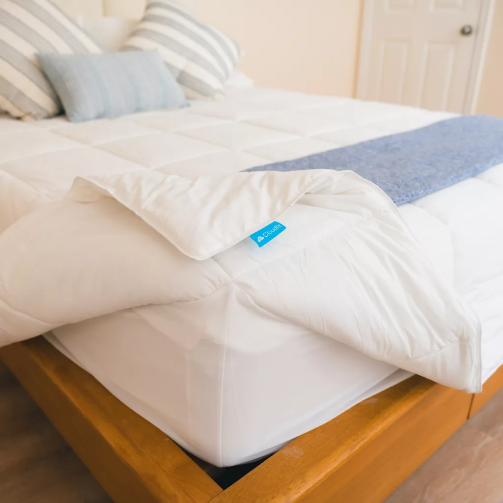Cloudfit Fitted Comforter Review + Giveaway! cloudfit fitted comforter