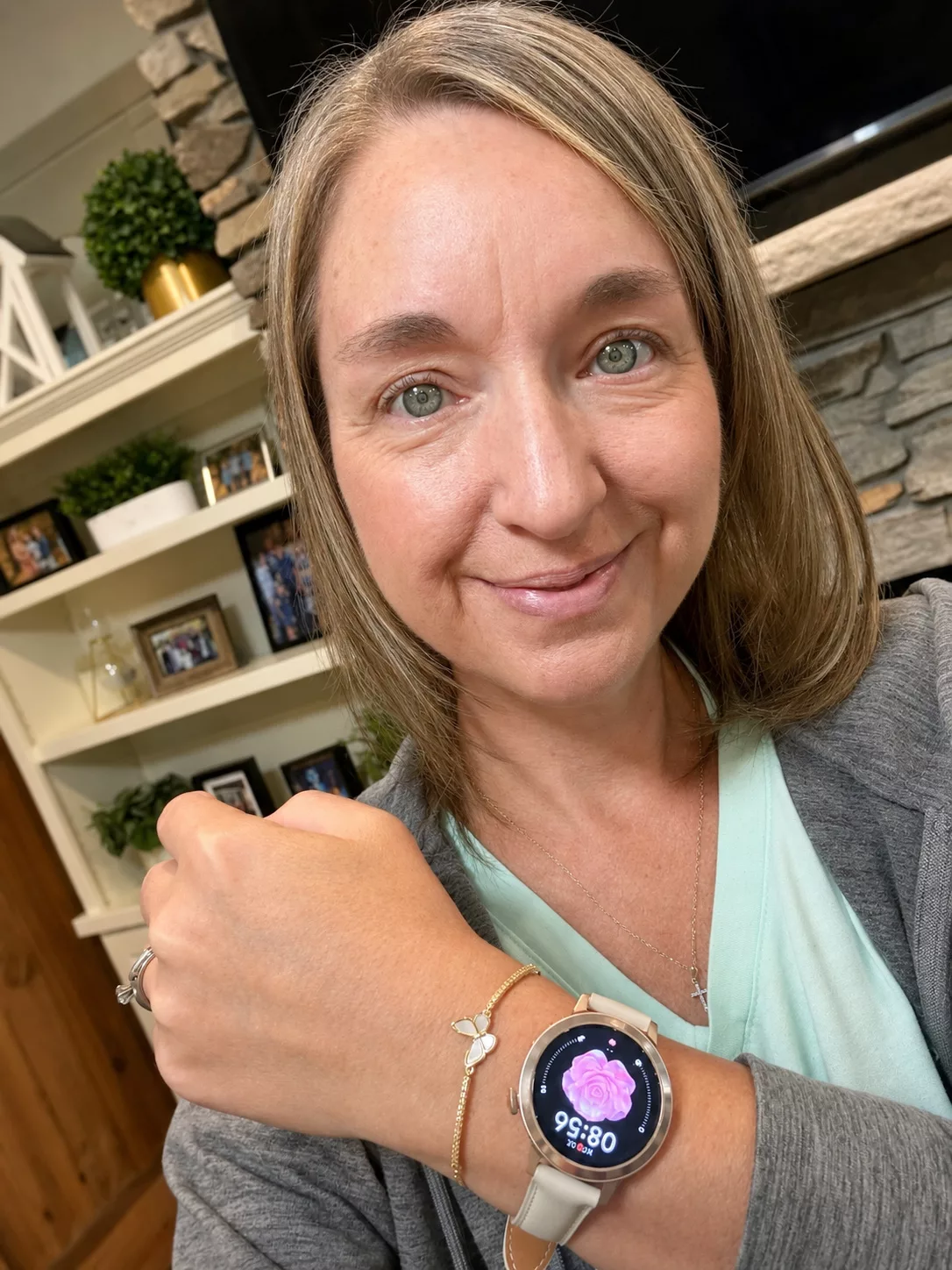 FANY Luna Smartwatch & Bracelet Gift Set Review, Discount, + Giveaway.
